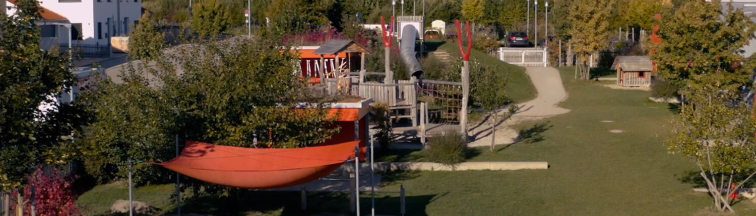 Hoki_Bergblick_II-hero Kinderland Holzkirchen Erich-Kästner-Str. 4 83607 Holzkirchen